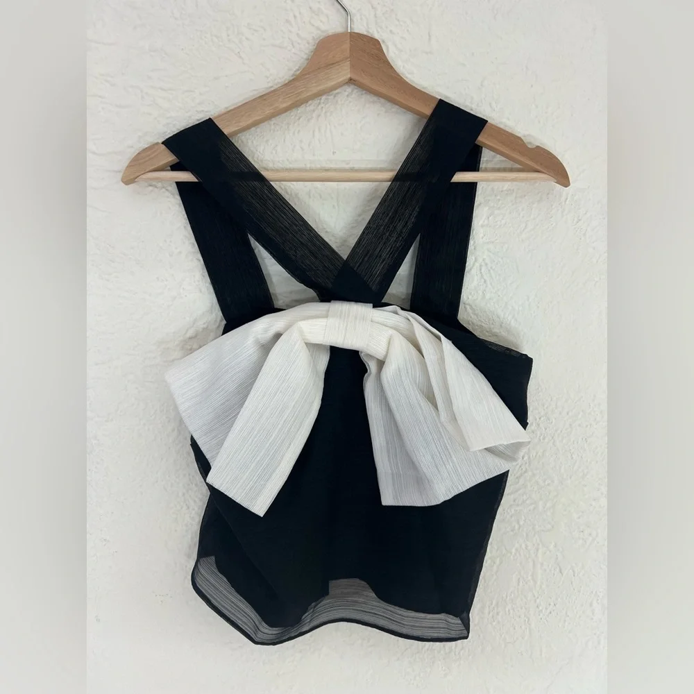 Chic Black and White Bow Top - Picture 5 of 9